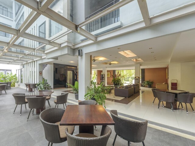 ウマラス ホテル アンド レジデンス