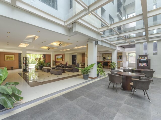 ウマラス ホテル アンド レジデンス