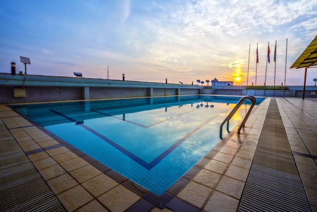 クリスタル クラウン ホテル