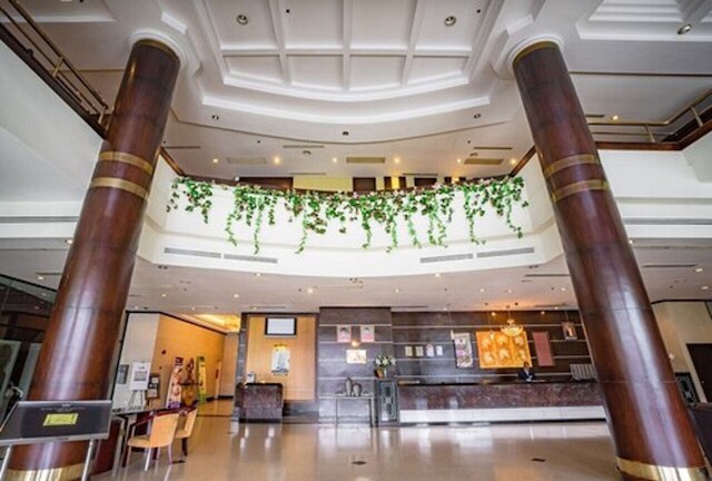 クリスタル クラウン ホテル