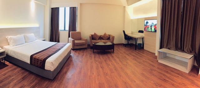 クリスタル クラウン ホテル