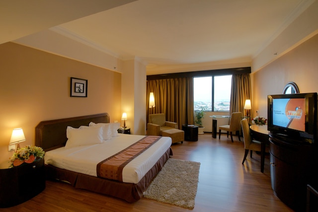 クリスタル クラウン ホテル