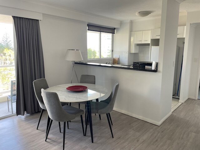 クレスト アパートメンツ