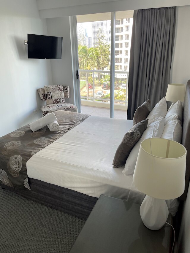 クレスト アパートメンツ