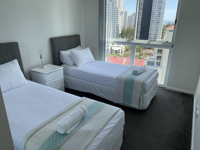 クレスト アパートメンツ