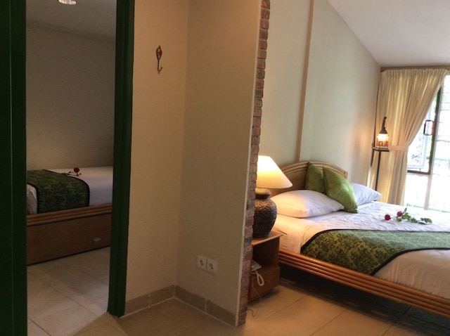 ホテル デリ リバー