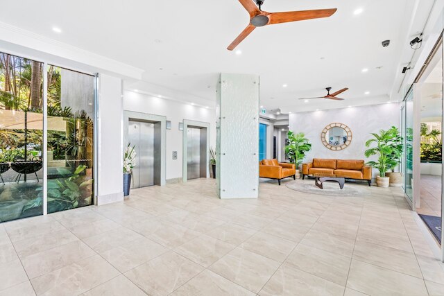 クリスタル ベイ オン ザ ブロードウォーター