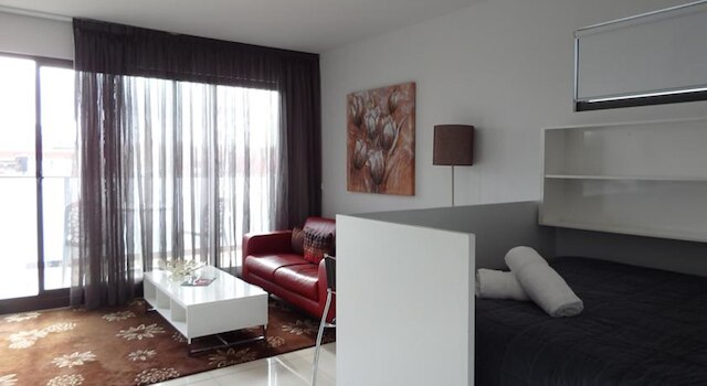 ハイ アパートメンツ