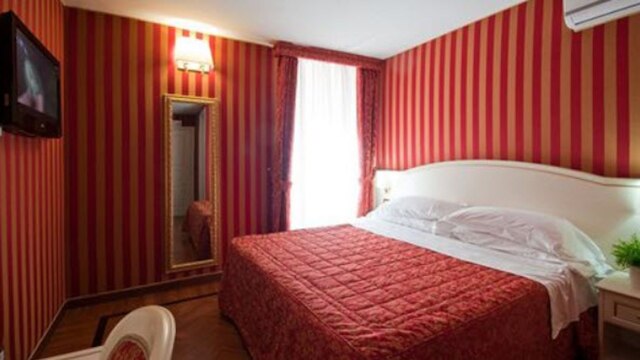 トレヴィ 41 ホテル