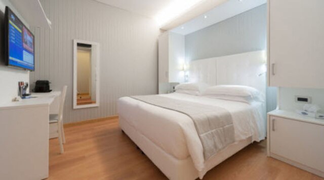 トレヴィ 41 ホテル