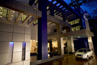 アダルシュ ハミルトン