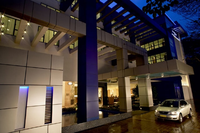 アダルシュ ハミルトン