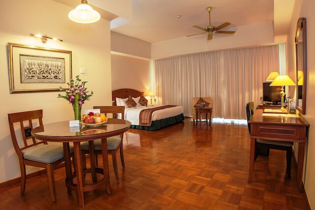 ヒマワリ ホテル アパートメンツ