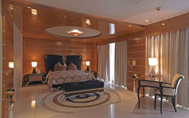 ロイヤル オーキッド セントラル キリーティ