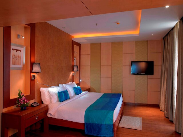 ロイヤル オーキッド セントラル キリーティ