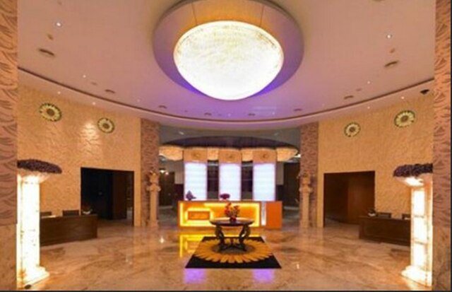 ロイヤル オーキッド セントラル キリーティ