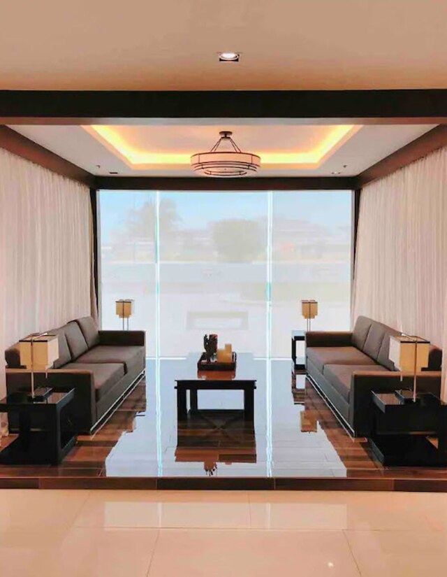 ショア レジデンシーズ、リッジド