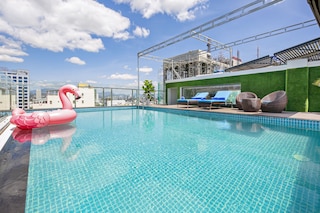 セリナ ホテル & アパートメント