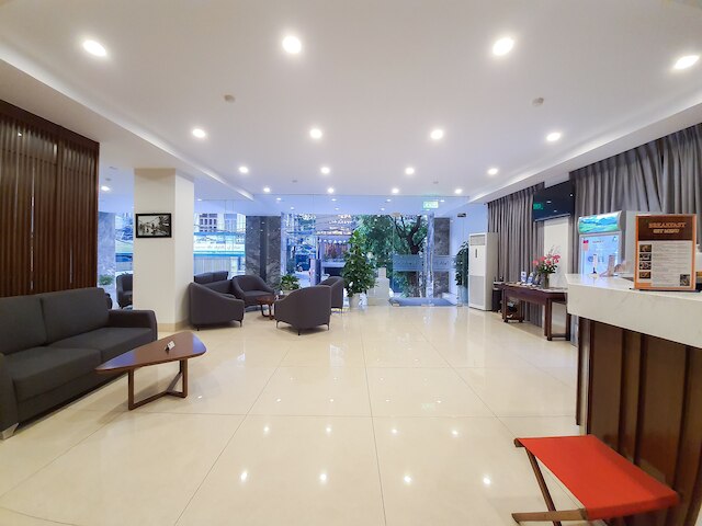 レイワ イン アパートメント