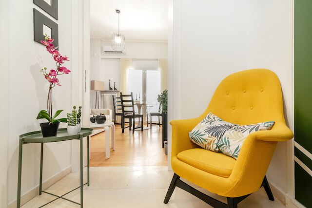 アパートメント アテナ、アクロポリスとなり