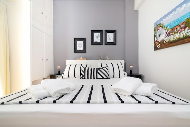 アパートメント アテナ、アクロポリスとなり