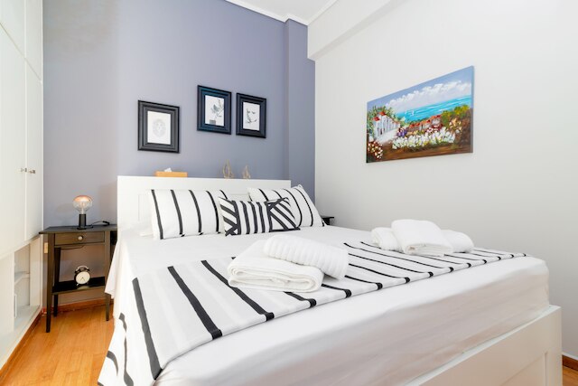 アパートメント アテナ、アクロポリスとなり