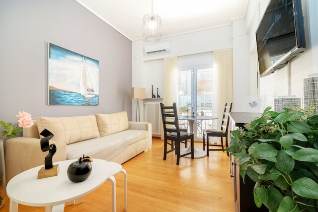 アパートメント アテナ、アクロポリスとなり