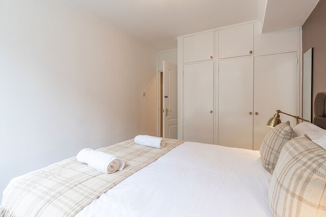 ラブリー アパートメンツ イン ランドワード コート