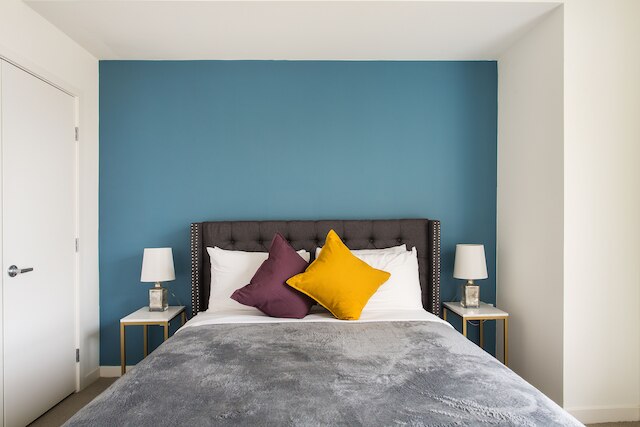 ラグジュリアス、ベッドルーム 2 室 & デン ハリウッド アパートメント