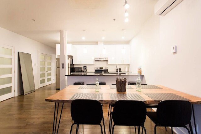 ヒュージ インダストリアル ロフト、モント ロイヤル メトロ近く