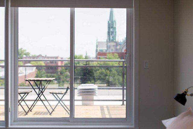 スタンニング スプリット レベル、ベッドルーム 3 室、リトル イタリー アパートメント