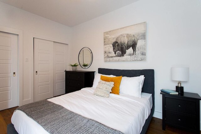 リトル イタリーにある広々としたベッドルーム 2 室、コンドミニアム