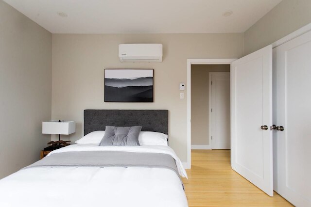 トレンディ リトル イタリー、ベッドルーム 3 室、コンドミニアム