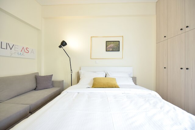 リブ アズ ア グリーク イン アルテミス アパートメント