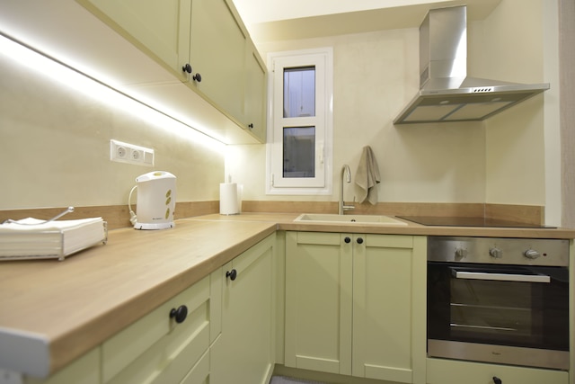 リブ アズ ア グリーク イン アルテミス アパートメント