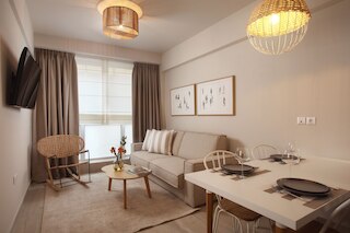 ラブ ラグジュアリー セントラル アパートメント