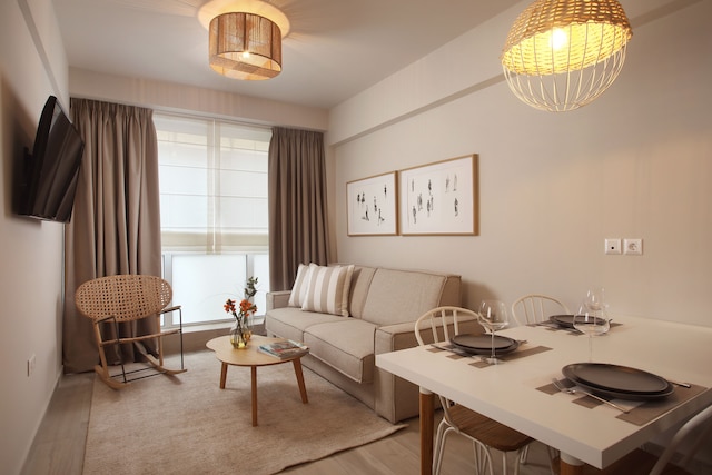 ラブ ラグジュアリー セントラル アパートメント