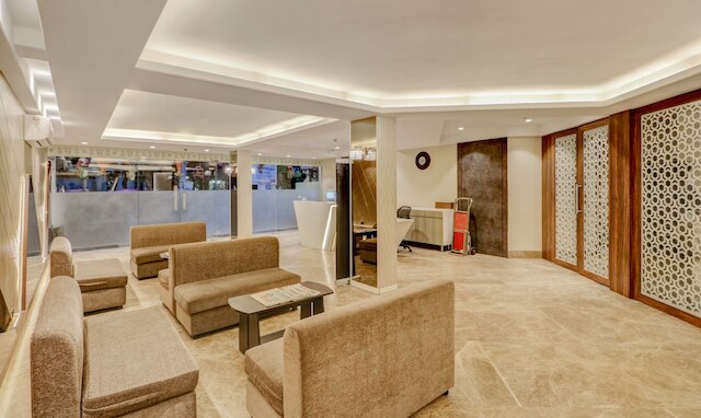 ツリーボーラーディーパレス レイクタウン