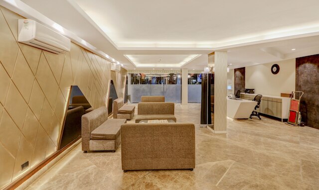 ツリーボーラーディーパレス レイクタウン