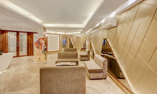 ツリーボーラーディーパレス レイクタウン