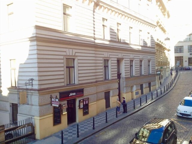 セントラル アパートメント、Netflix プラン