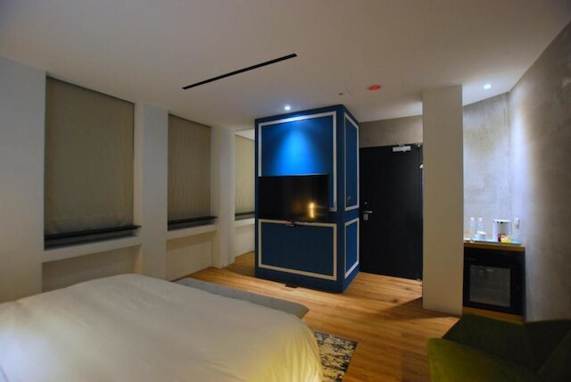 スモール ホテル (小小邸)