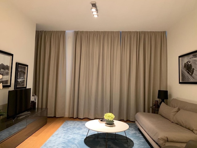 ラグジュアリー アパートメンツ