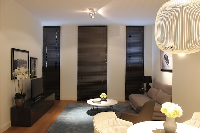 ラグジュアリー アパートメンツ