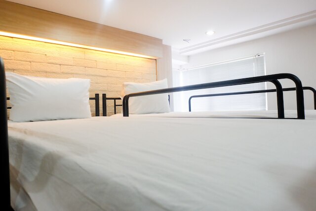 広いベッドルーム 1 室、5 人用、メープル パークにあるアパートメント