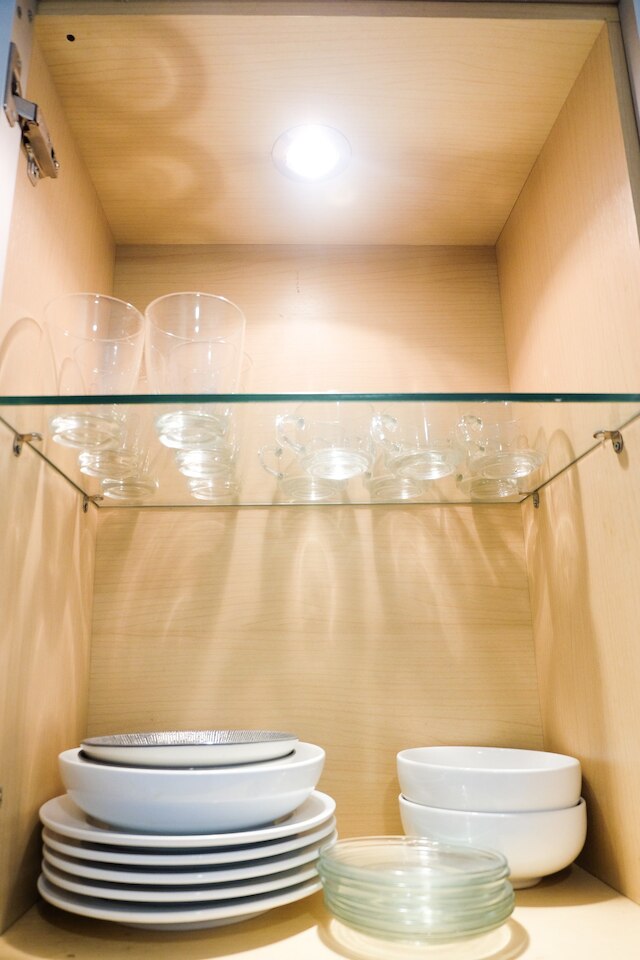 広いベッドルーム 1 室、5 人用、メープル パークにあるアパートメント