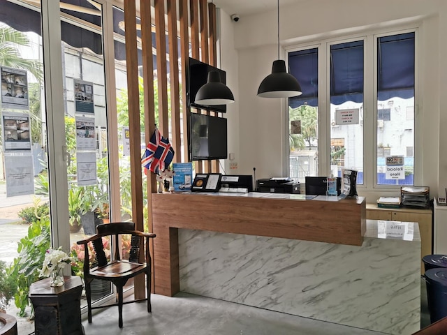 アットゥルス、LSE