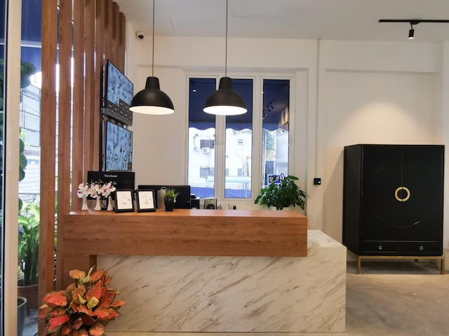 アットゥルス、LSE