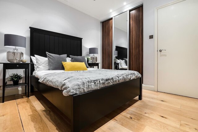 オールド コンプトン ストリート アパートメンツ