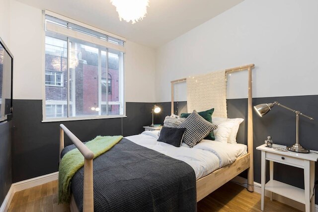 オールド コンプトン ストリート アパートメンツ